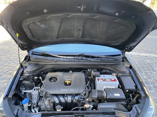 Hyundai Elantra-12