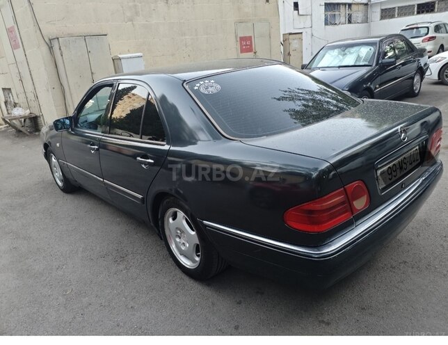 Mercedes E 240-3