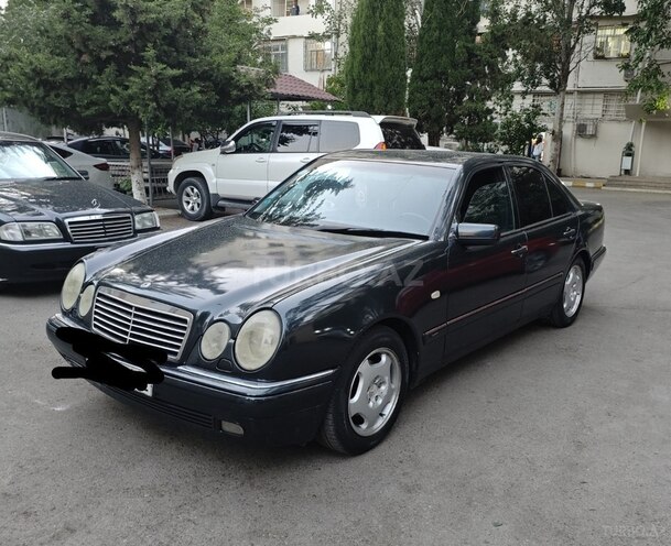 Mercedes E 240-4
