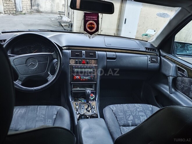 Mercedes E 240-5