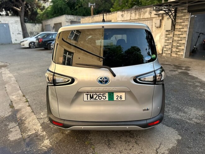 Toyota Sienta-2