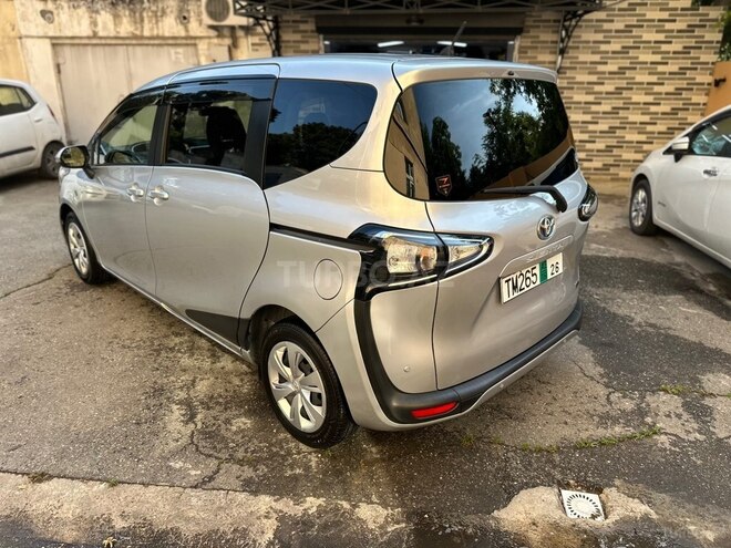 Toyota Sienta-5