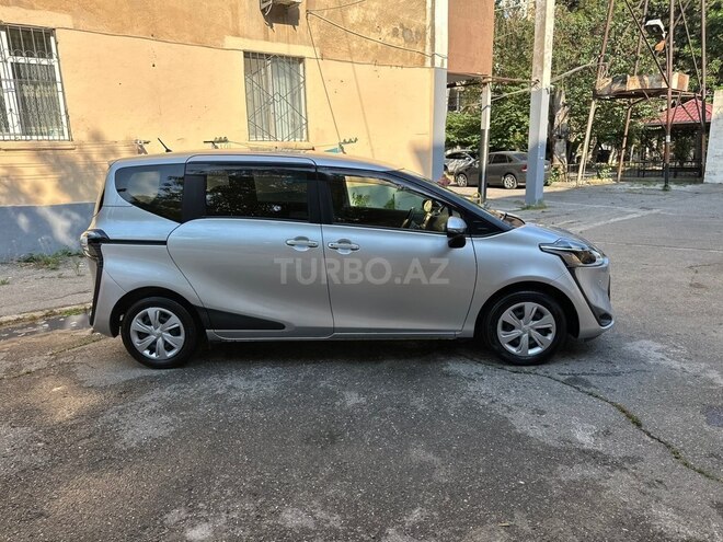 Toyota Sienta-3