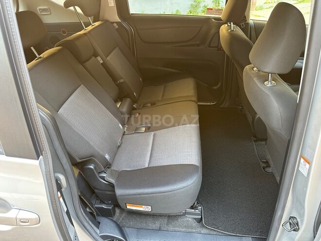 Toyota Sienta-14