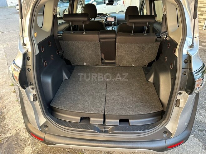 Toyota Sienta-11