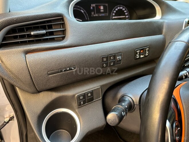 Toyota Sienta-18
