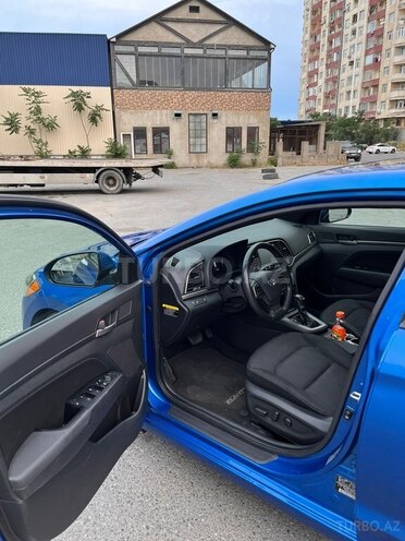 Hyundai Elantra-9