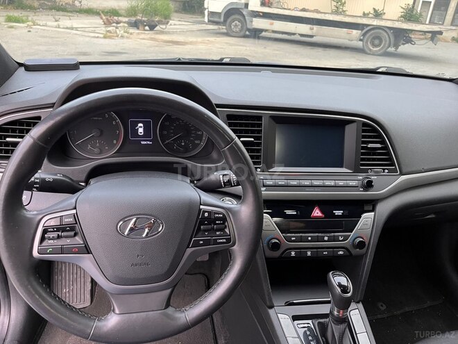 Hyundai Elantra-10