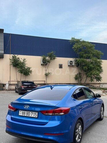 Hyundai Elantra-6
