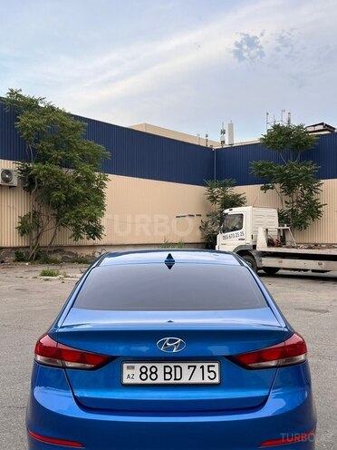 Hyundai Elantra-4