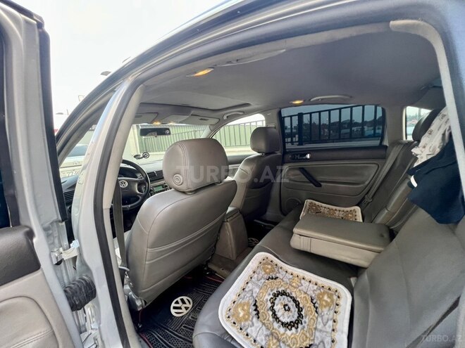 Volkswagen Passat-5