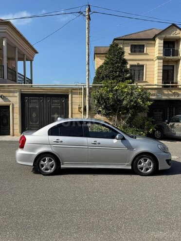 Hyundai Accent-4