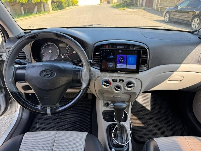Hyundai Accent-8