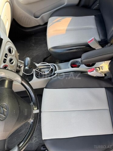 Hyundai Accent-11