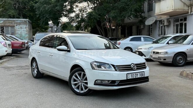 Volkswagen Passat-1