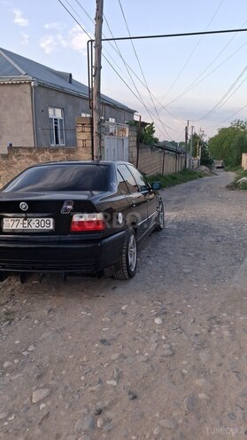 BMW 318-9
