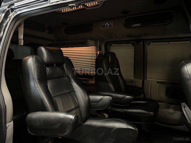 Chevrolet Express-9