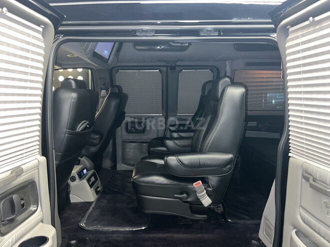 Chevrolet Express-10