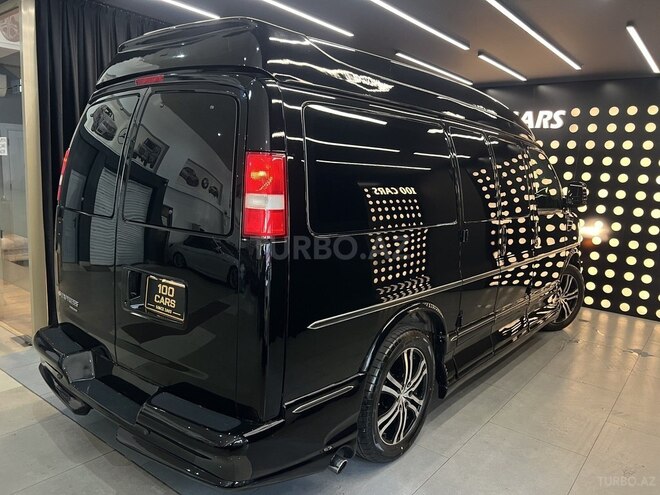 Chevrolet Express-4