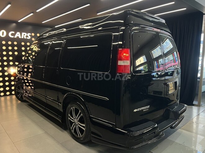 Chevrolet Express-6