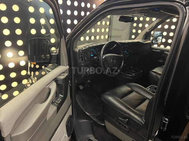 Chevrolet Express-7
