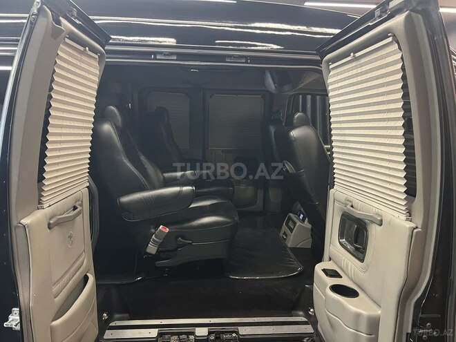 Chevrolet Express-8