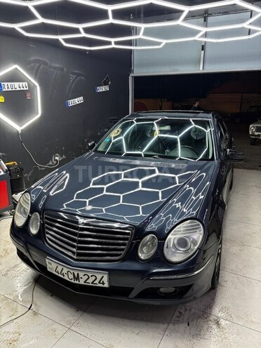 Mercedes E 270-3