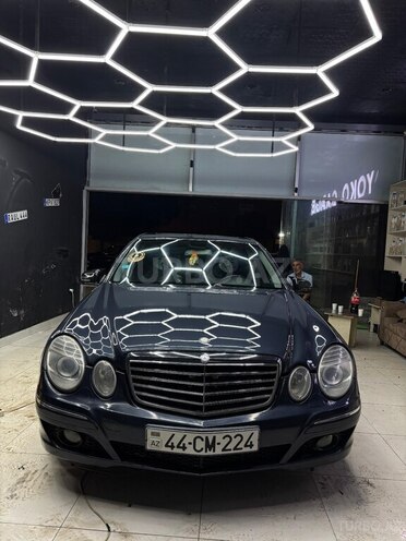 Mercedes E 270-2