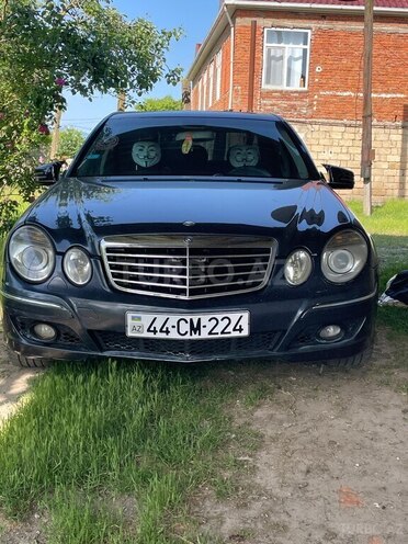 Mercedes E 270-5