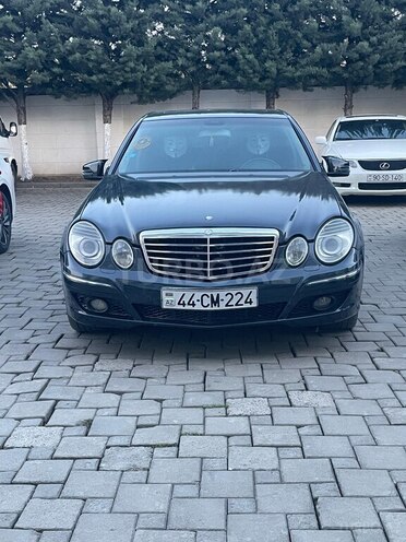 Mercedes E 270-6