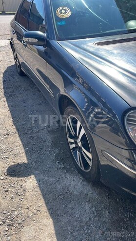 Mercedes E 270-10