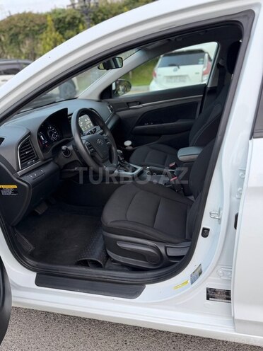 Hyundai Elantra-8
