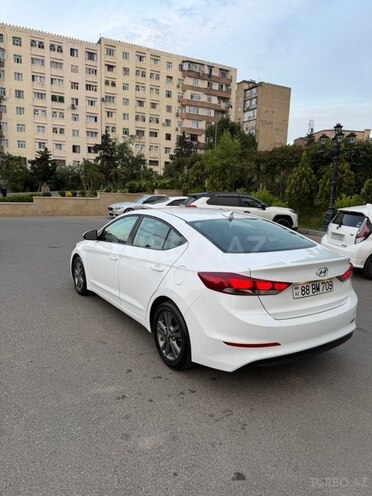 Hyundai Elantra-2