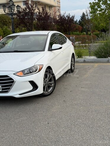 Hyundai Elantra-4