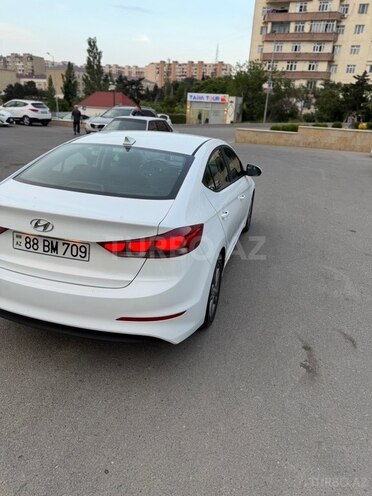 Hyundai Elantra-3