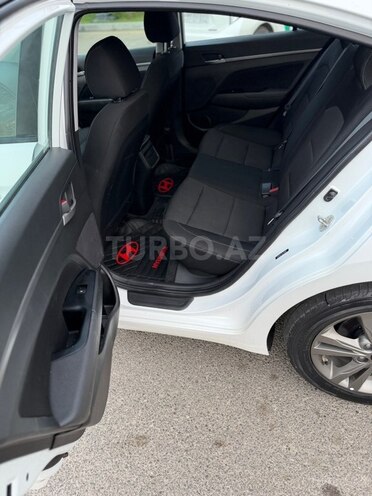 Hyundai Elantra-9
