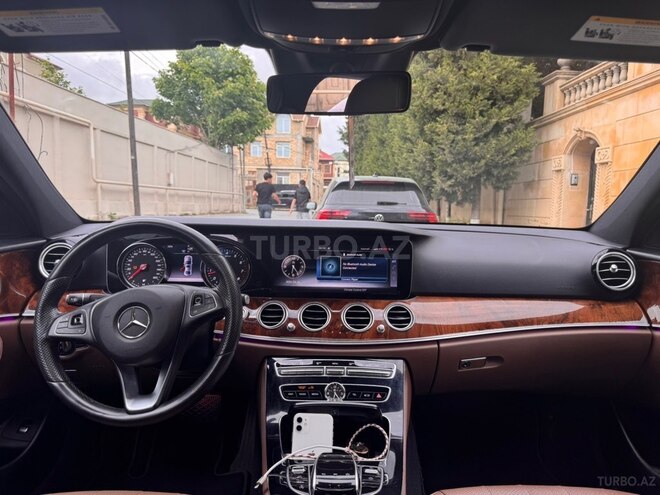 Mercedes E 300-8