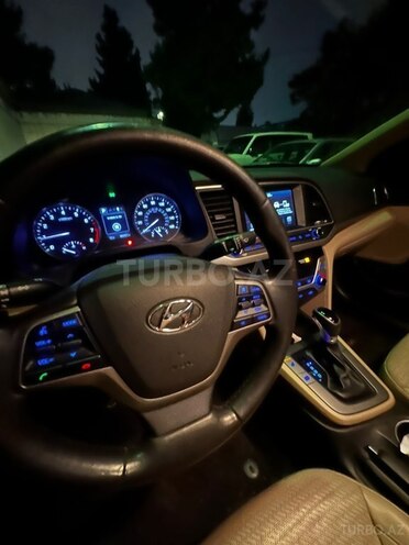Hyundai Elantra-5