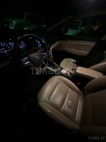 Hyundai Elantra-3