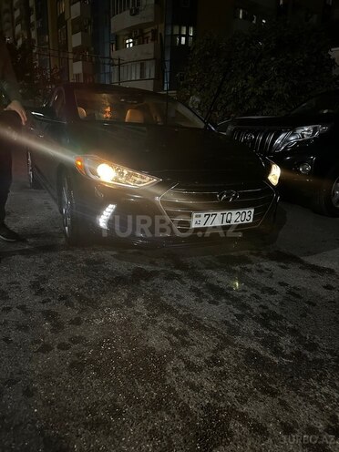Hyundai Elantra-6