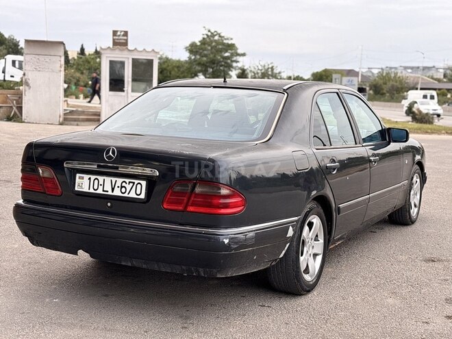 Mercedes E 230-4