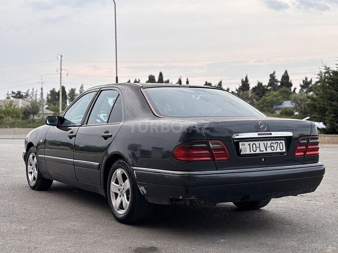 Mercedes E 230-5