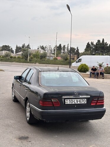 Mercedes E 230-6