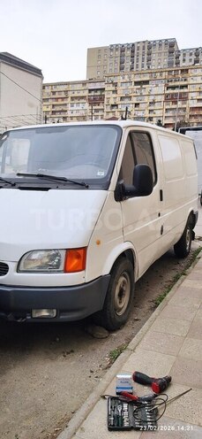 Ford Transit-9