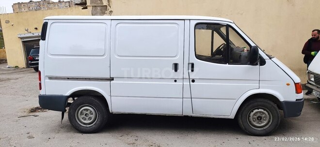 Ford Transit-10