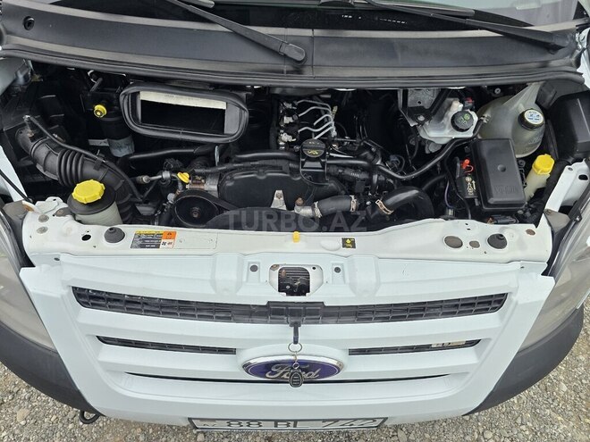 Ford Transit-9