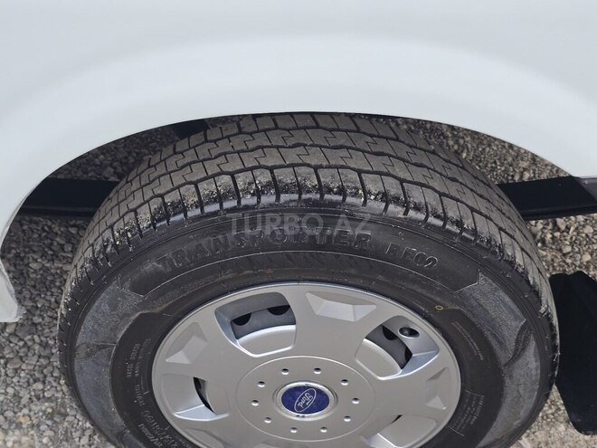 Ford Transit-11