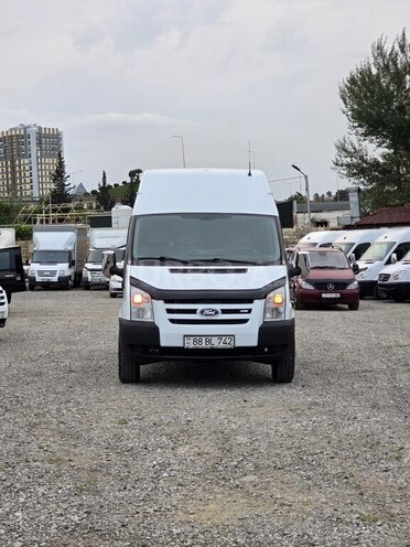 Ford Transit-8