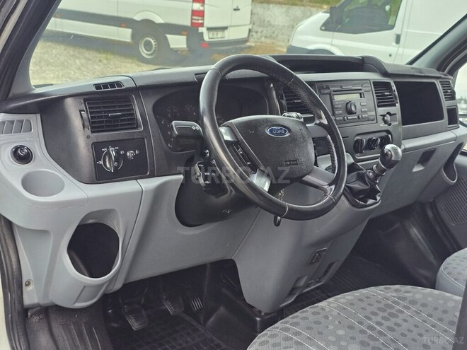 Ford Transit-14