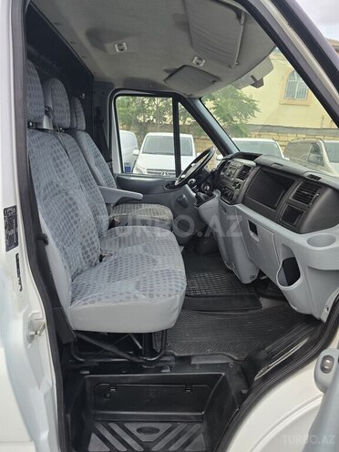 Ford Transit-20